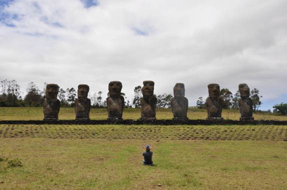 Ahu Akivi, o único local onde os Moais estão voltados para o mar em Rapa Nui (ou Ilha de Páscoa), ilha chilena no meio do Oceano Pacífico